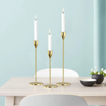 Carrega la imatge al visualitzador de galeries, Conjunto de Candelabros en  metal estilo chino
