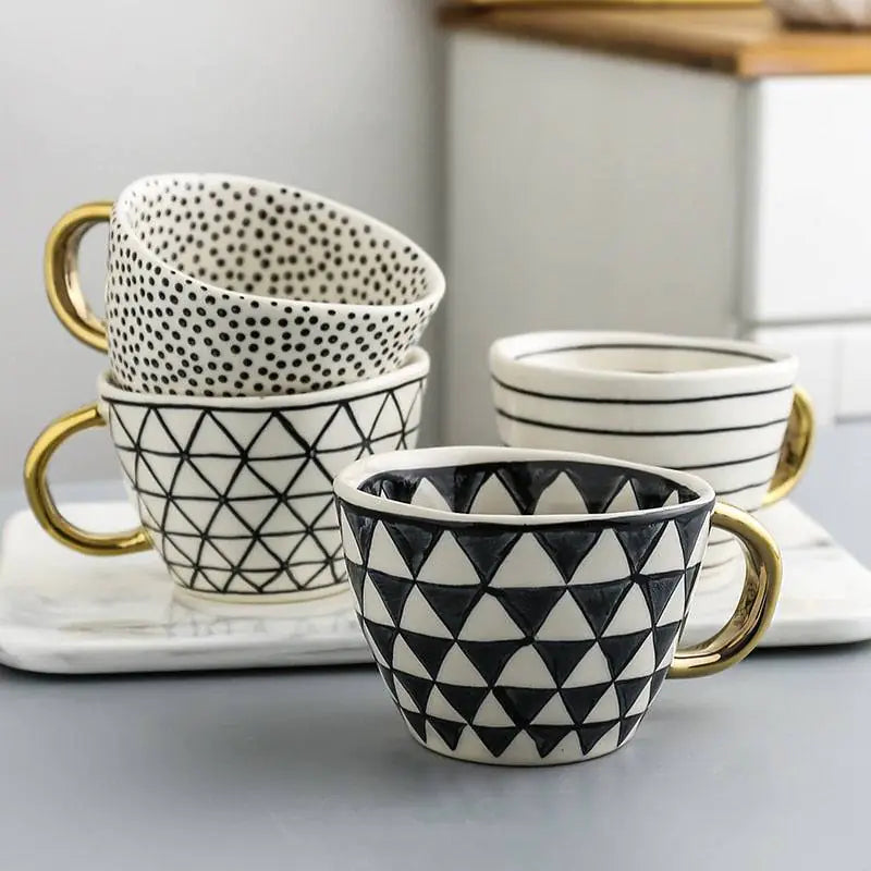 Taza de ceramica pintada a mano