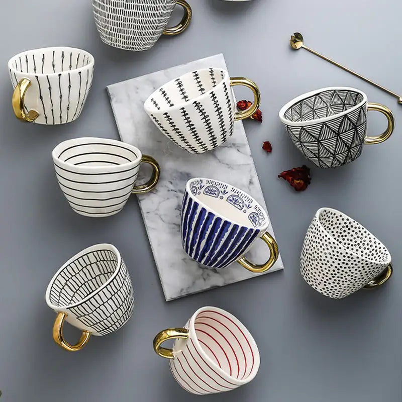 Taza de ceramica pintada a mano